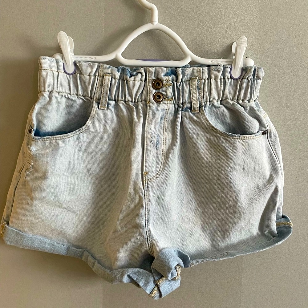 Cute light wash mom shorts from Dillards. Really comfortable.